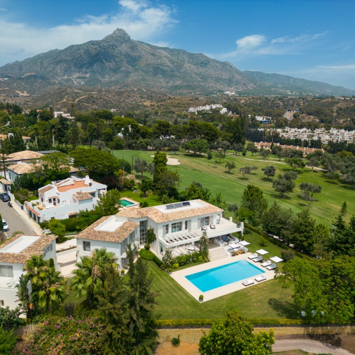 Front line golf villa for sale with spectacular views in Aloha in Nueva Andalucia, Marbella53