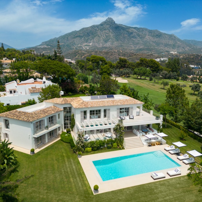 6 Bedroom Front Line Golf Villa with Spectacular Views in Aloha, Nueva Andalucia | Image 5