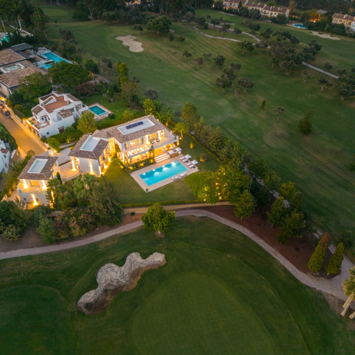 6 Bedroom Front Line Golf Villa with Spectacular Views in Aloha, Nueva Andalucia | Image 2