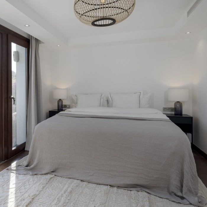 Villa Luxueuse avec Vue Montagne de 6 Chambres à Nueva Andalucia | Image 35
