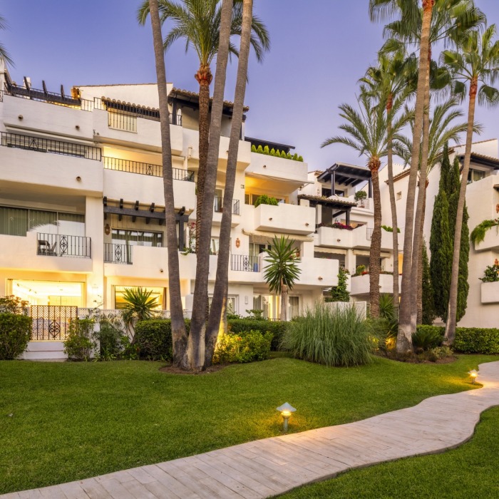 Modern 3 Bedroom Apartment in Marina de Puente Romano, Marbella Golden Mile | Image 3