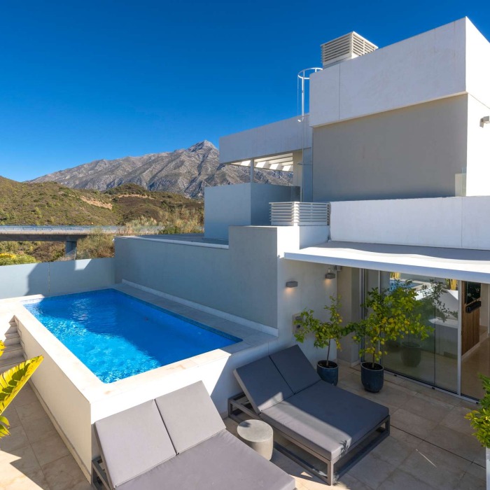 Ático moderno de 3 dormitorios con vistas panorámicas al mar y piscina privada en La Morelia en Nueva Andalucía | Image 16