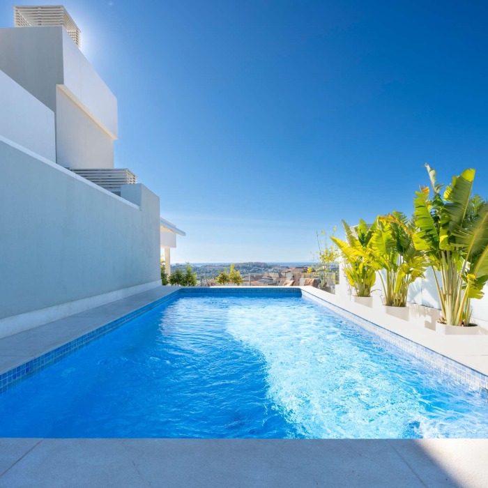 Modern 3 Bedroom Panoramic Sea View Penthouse with Private Pool in La Morelia in Nueva Andalucia | Image 21
