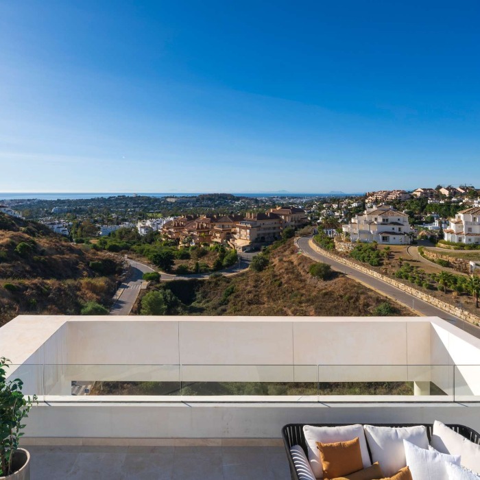 Ático moderno de 3 dormitorios con vistas panorámicas al mar y piscina privada en La Morelia en Nueva Andalucía | Image 34