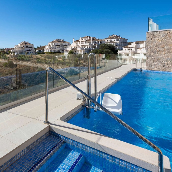 Ático moderno de 3 dormitorios con vistas panorámicas al mar y piscina privada en La Morelia en Nueva Andalucía | Image 50