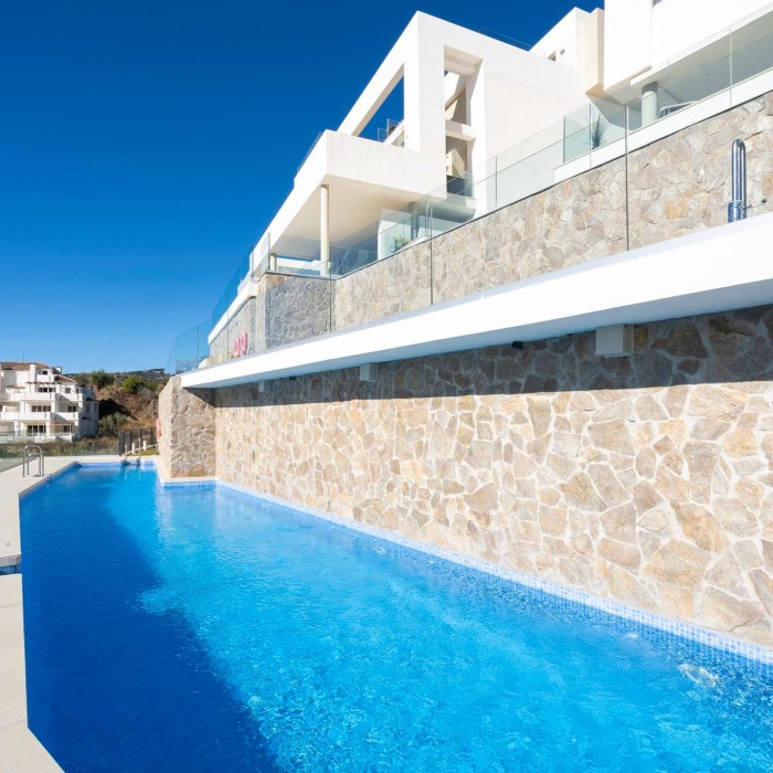 Ático moderno de 3 dormitorios con vistas panorámicas al mar y piscina privada en La Morelia en Nueva Andalucía | Image 51