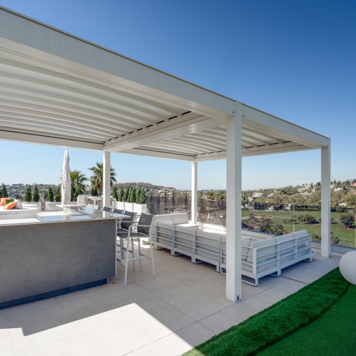 Villa Moderna de 5 Dormitorios Con Impresionantes Vistas al Mar en Nueva Andalucía | Image 26
