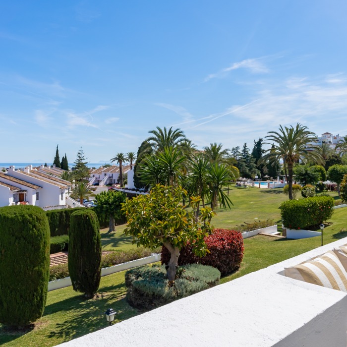 Renovated 3 Bedroom Apartment With Panoramic Views in Nueva Andalucia | Image 9