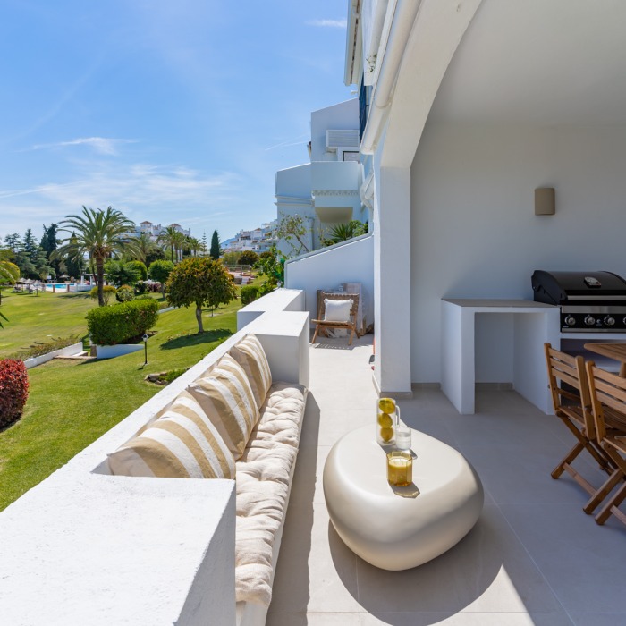 Renovated 3 Bedroom Apartment With Panoramic Views in Nueva Andalucia | Image 7