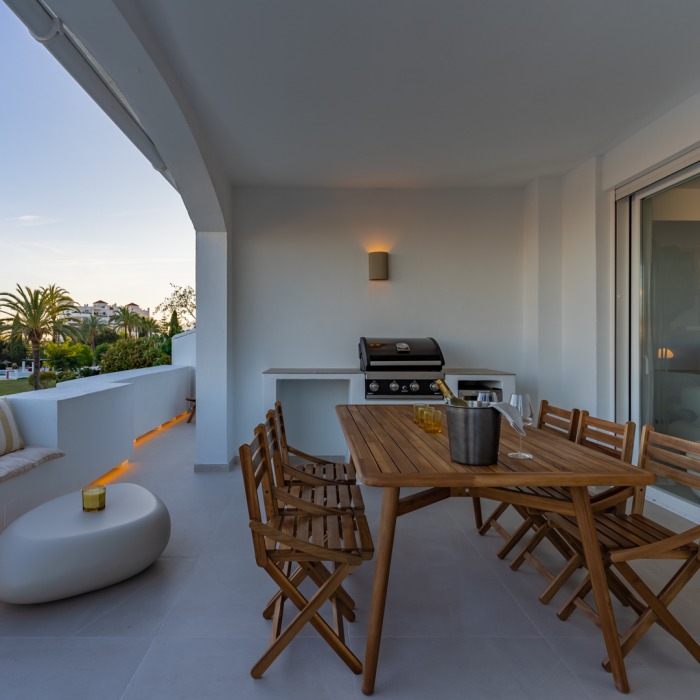 Renovated 3 Bedroom Apartment With Panoramic Views in Nueva Andalucia | Image 24