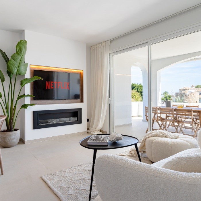 Renovated 3 Bedroom Apartment With Panoramic Views in Nueva Andalucia | Image 5