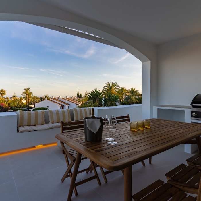 Renovated 3 Bedroom Apartment With Panoramic Views in Nueva Andalucia | Image 23