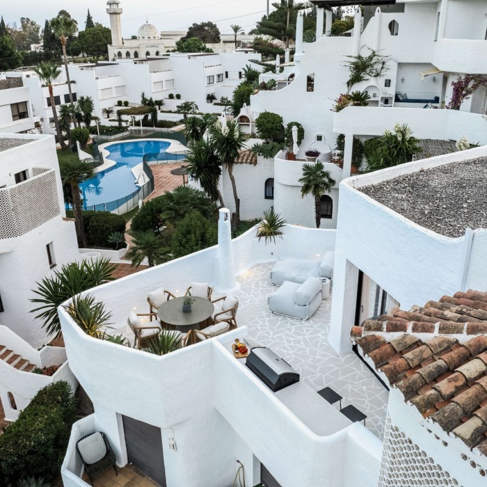 2 Bedroom Duplex Penthouse with Pool in Marbella Golden Mile | Image 2