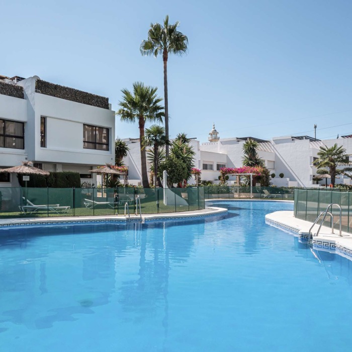 2 Bedroom Duplex Penthouse with Pool in Marbella Golden Mile | Image 5