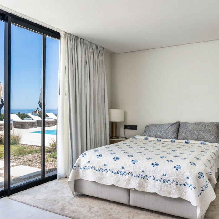 Villa de diseño de 4 dormitorios con vistas al mar en Los Naranjos Hill Club en Nueva Andalucía | Image 37