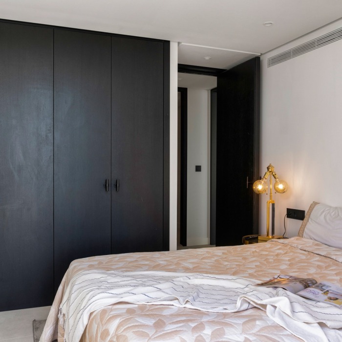 Villa de diseño de 4 dormitorios con vistas al mar en Los Naranjos Hill Club en Nueva Andalucía | Image 28