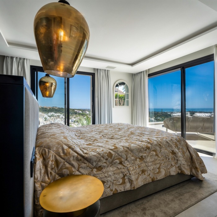 Villa de diseño de 4 dormitorios con vistas al mar en Los Naranjos Hill Club en Nueva Andalucía | Image 24