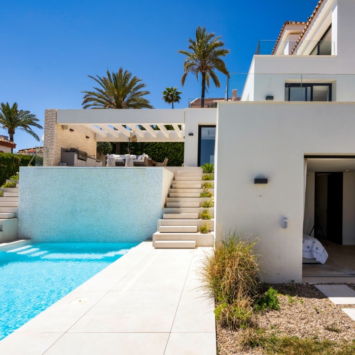 Villa de diseño de 4 dormitorios con vistas al mar en Los Naranjos Hill Club en Nueva Andalucía | Image 15