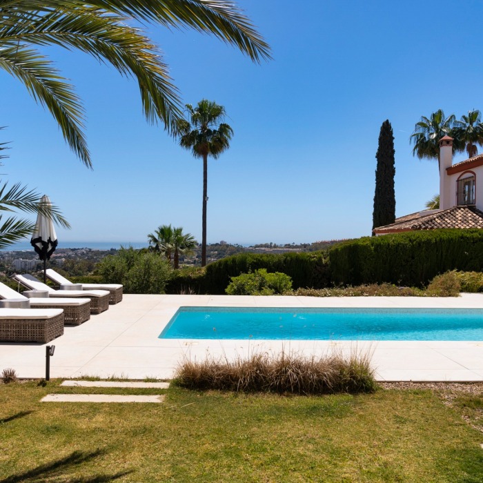 Villa de diseño de 4 dormitorios con vistas al mar en Los Naranjos Hill Club en Nueva Andalucía | Image 3