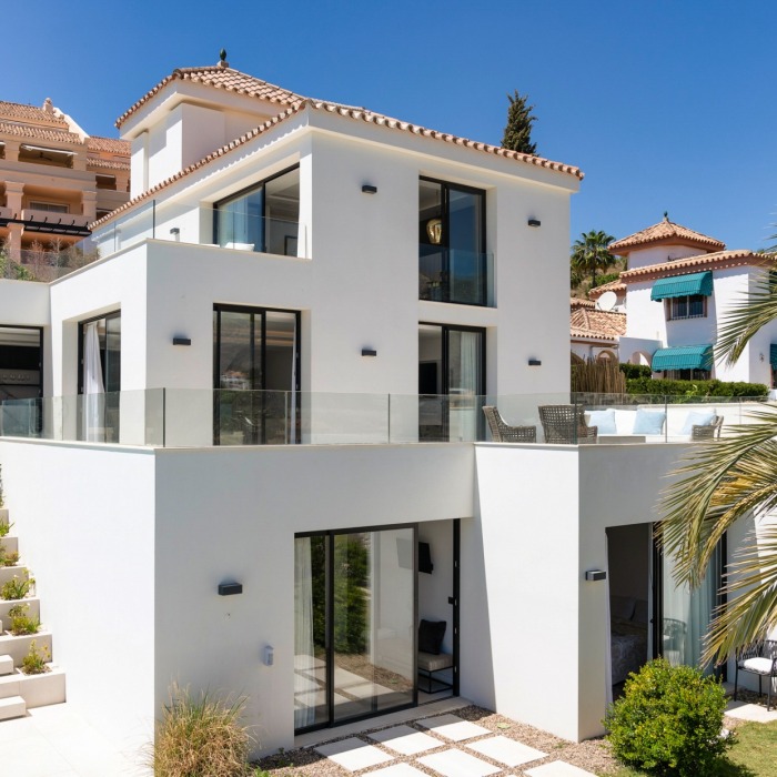 Villa de diseño de 4 dormitorios con vistas al mar en Los Naranjos Hill Club en Nueva Andalucía | Image 5
