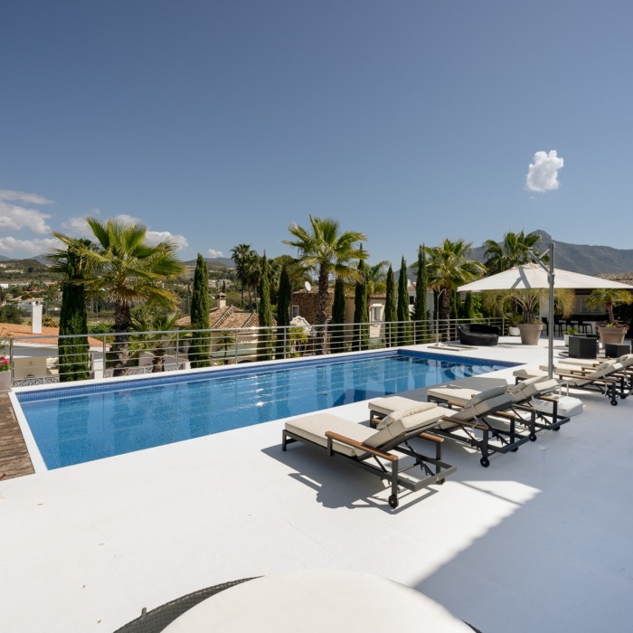 Villa avec Vue Golf de 5 Chambres à Nueva Andalucia | Image 1