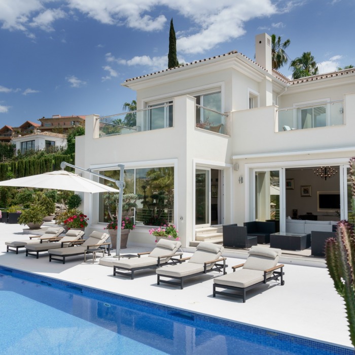 Villa avec Vue Golf de 5 Chambres à Nueva Andalucia | Image 2