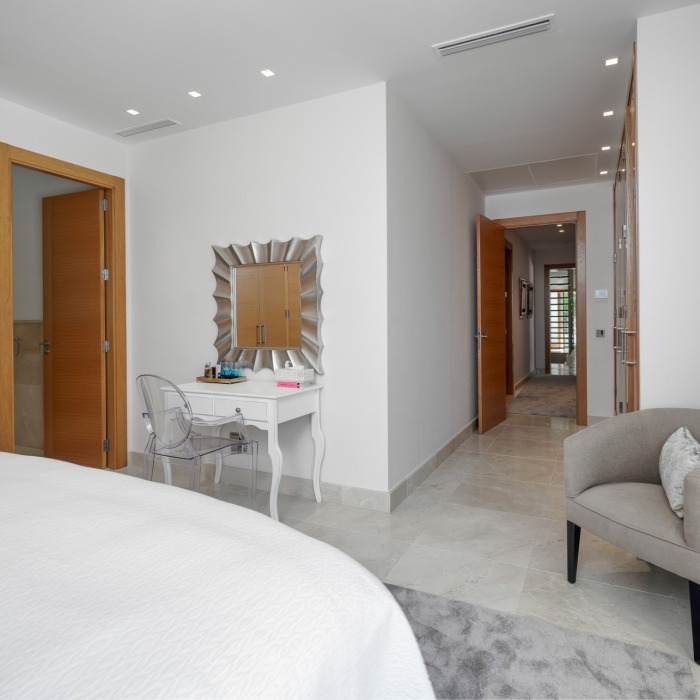 Villa de 5 Dormitorios con Vistas al Golf en Nueva Andalucía | Image 34