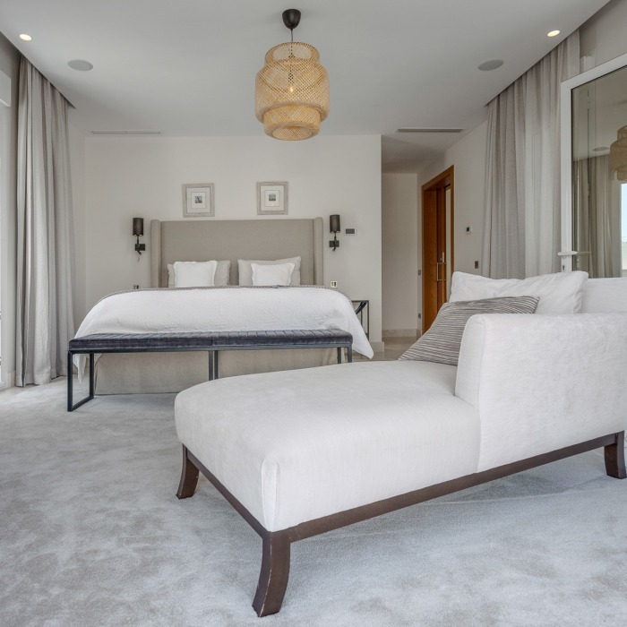 5 Bedroom Golf View Villa in Nueva Andalucia | Image 40