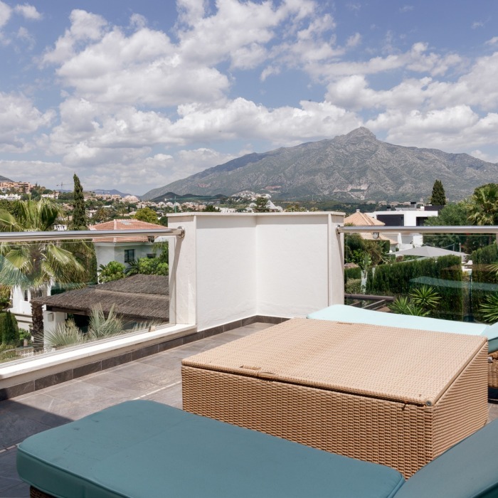 Villa avec Vue Golf de 5 Chambres à Nueva Andalucia | Image 46