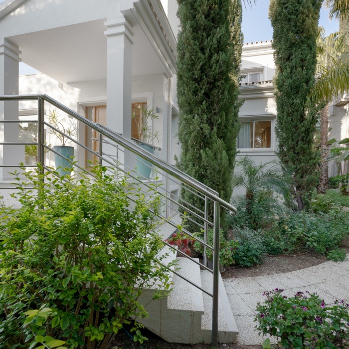 Villa de 5 Dormitorios con Vistas al Golf en Nueva Andalucía | Image 73