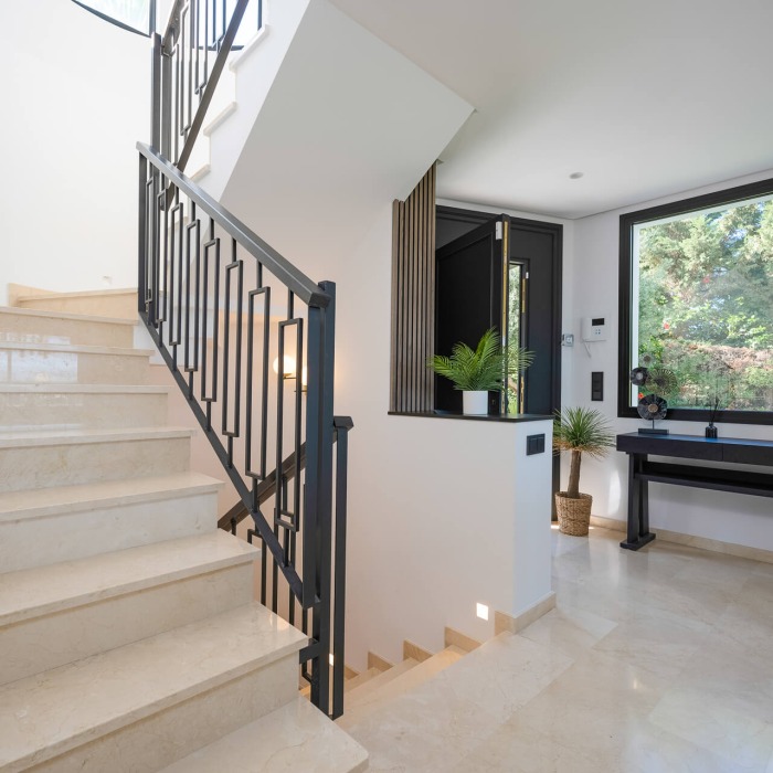 Villa Andalouse Designé dans un Style Scandinave de 5 Chambres à La Quinta, Benahavis | Image 19