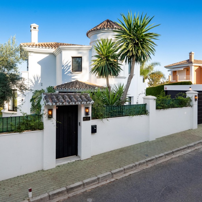 Andalusian Villa Designed in Scandinavian Style with 5 Bedrooms in La Quinta, Benahavis | Image 4