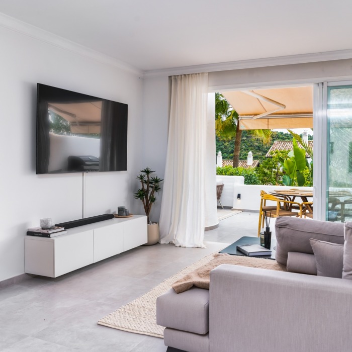 Modern 3 Bedroom Apartment in La Quinta in Benahavis, Marbella | Image 5