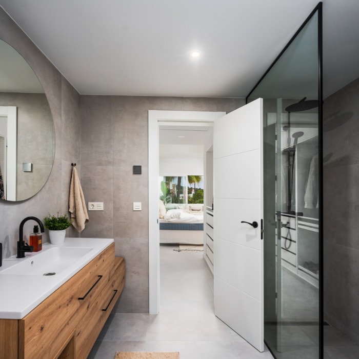 Modern 3 Bedroom Apartment in La Quinta in Benahavis, Marbella | Image 28