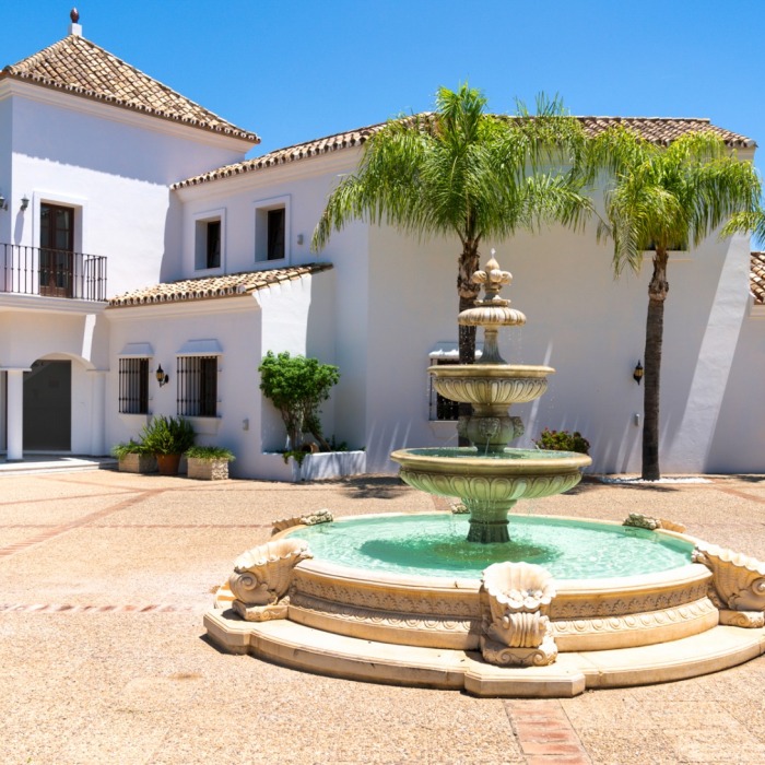 8 Bedroom Andalusian Mansion in Cancelada, Estepona | Image 2