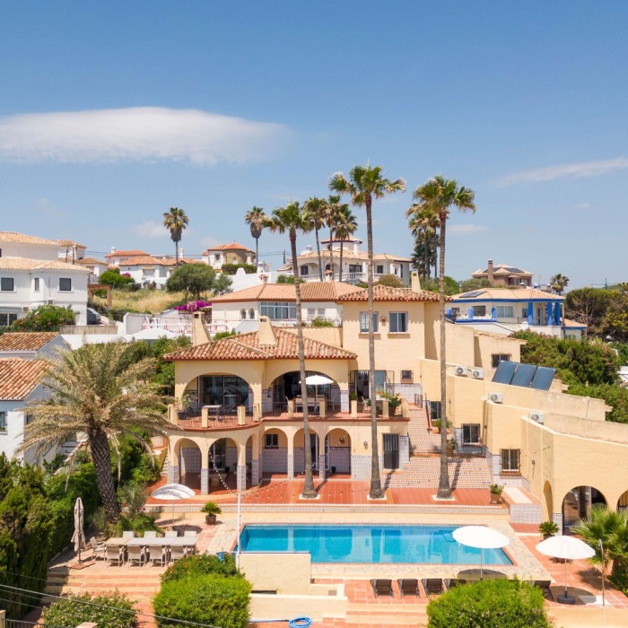 Andalusian villa for sale in Buenas Noches, Estepona42