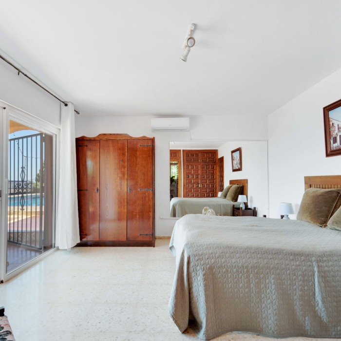 7 Bedroom Andalusian Villa in Buenas Noches, Estepona | Image 41