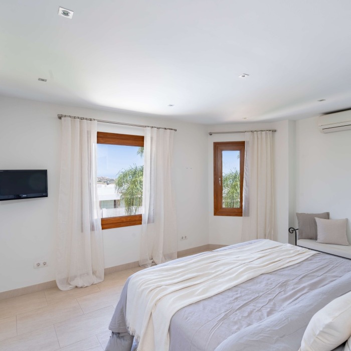 4 Bedroom Andalusian Villa with Sea Views in Valle Romano in Estepona, Spain | Image 34