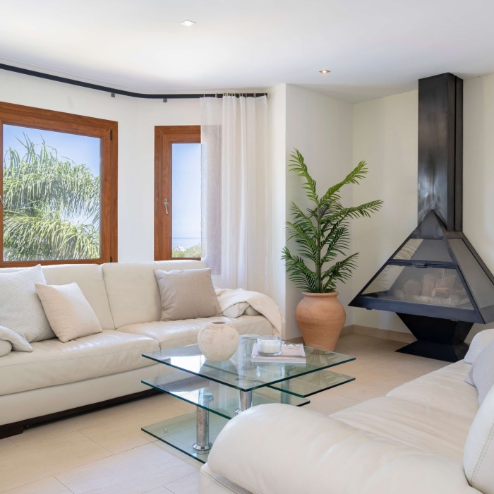 4 Bedroom Andalusian Villa with Sea Views in Valle Romano in Estepona, Spain | Image 31