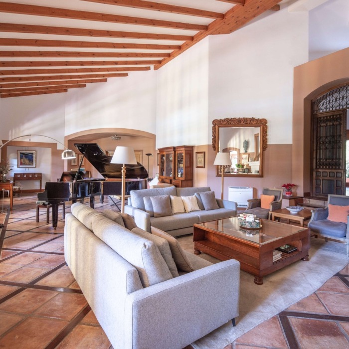 Beautiful 6 Bedroom Andalusian Villa in El Paraíso Medio, Estepona | Image 14