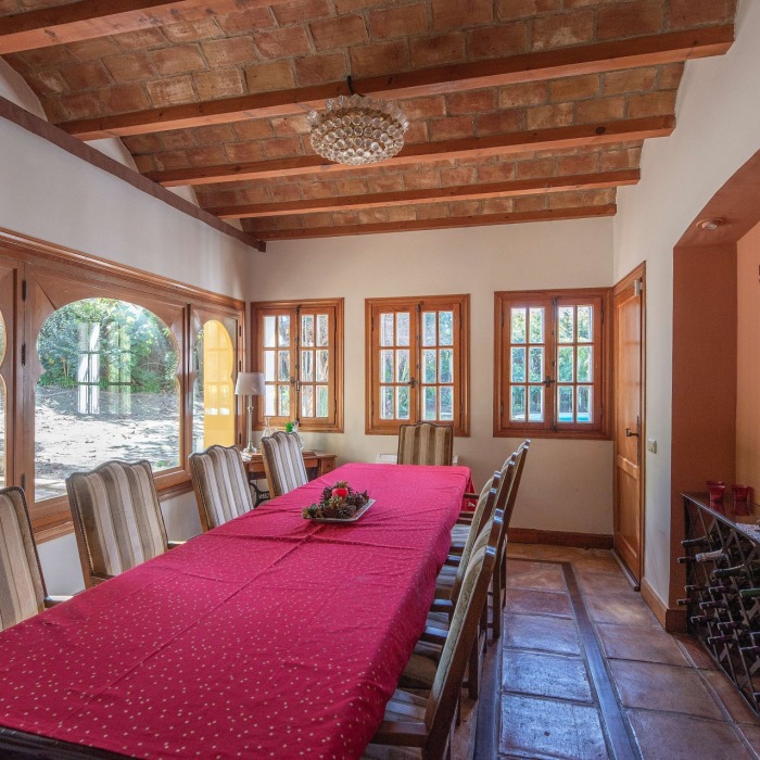 Beautiful 6 Bedroom Andalusian Villa in El Paraíso Medio, Estepona | Image 12