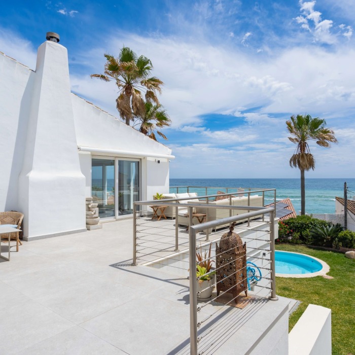 Stunning 4 Bedroom Beachfront Villa in Bahia Dorada, Estepona | Image 6