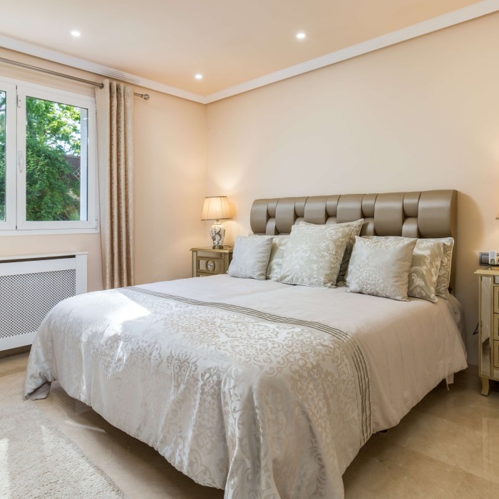 Large 5 Bedroom Villa with Tennis Court in El Paraíso Medio, Estepona | Image 15