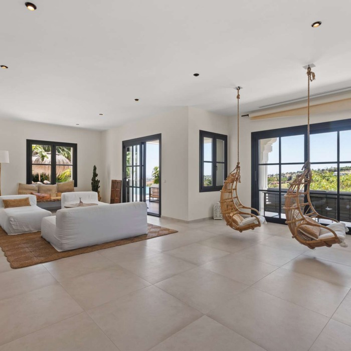 Impressive 5 Bedroom Andalusian Villa in Benahavis | Image 15