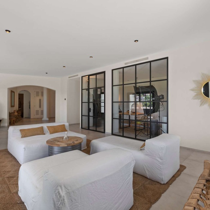 Impressive 5 Bedroom Andalusian Villa in Benahavis | Image 16