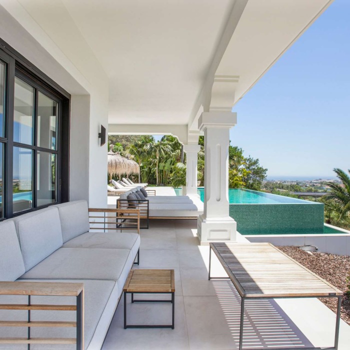 Impressive 5 Bedroom Andalusian Villa in Benahavis | Image 17