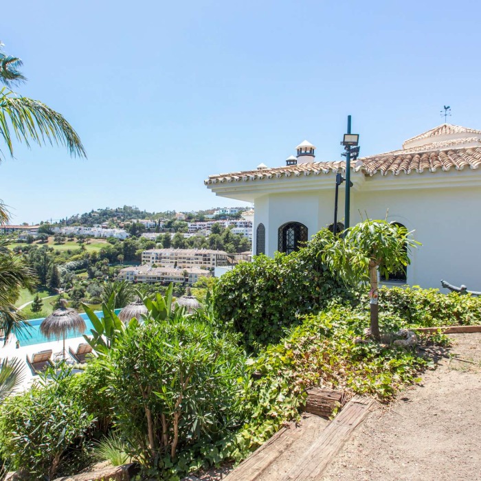 Impressive 5 Bedroom Andalusian Villa in Benahavis | Image 22