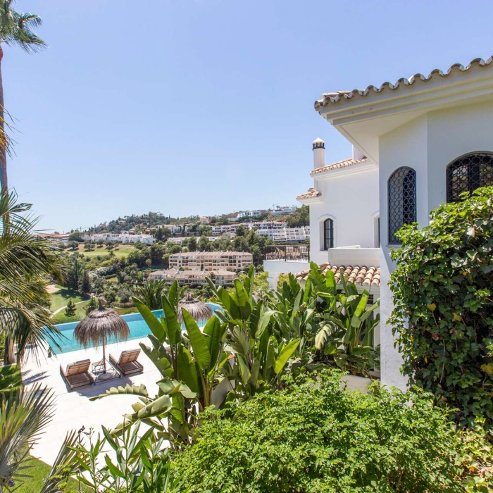 Impresionante villa andaluza de 5 dormitorios en Benahavis | Image 21