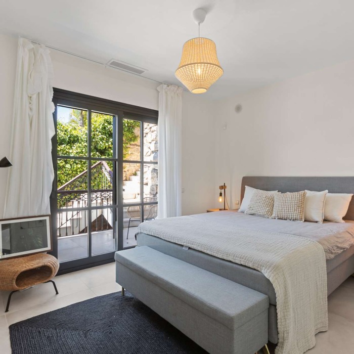 Impressive 5 Bedroom Andalusian Villa in Benahavis | Image 23