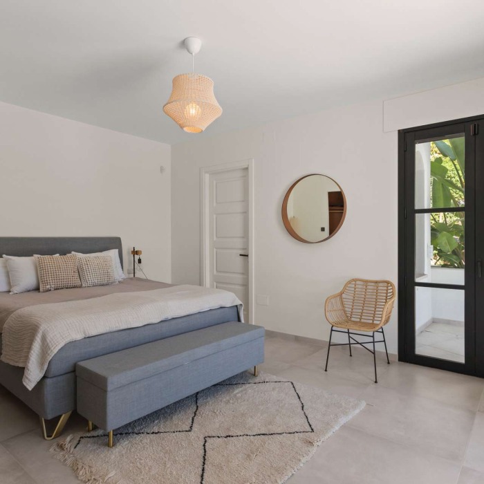 Impressive 5 Bedroom Andalusian Villa in Benahavis | Image 63